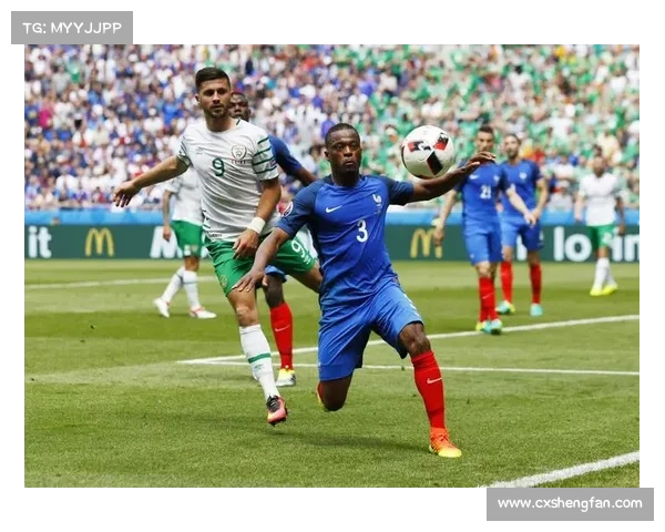 埃弗拉足球风格解析：速度与技术并存的全能边卫